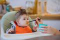 Tommee Tippee Heat Sense Soft Weaning Spoons, Heat-Sensing, 4 Months+, 4 Pieces